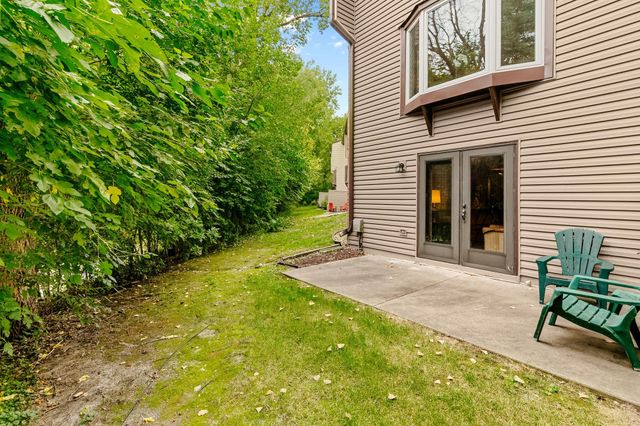 2420 Mendelssohn Lane N 5, Golden Valley, MN 55427