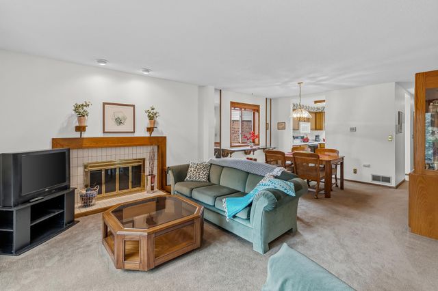 2420 Mendelssohn Lane N 5, Golden Valley, MN 55427