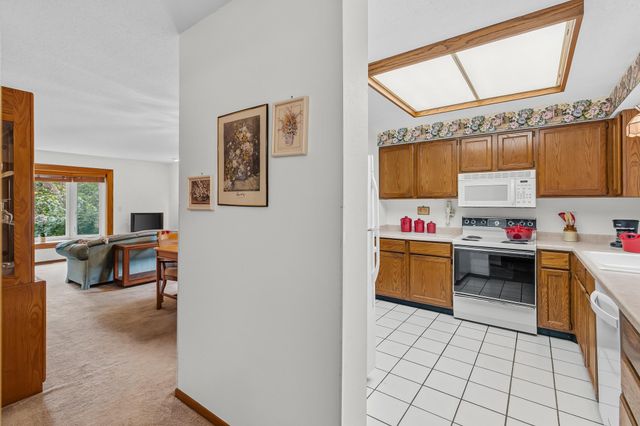 2420 Mendelssohn Lane N 5, Golden Valley, MN 55427