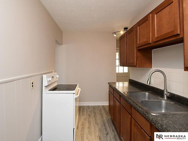 350 S 38 Street, Lincoln, NE 68510