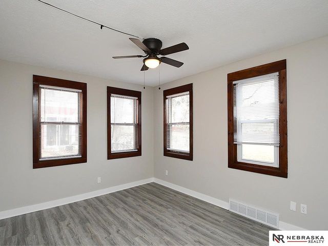 350 S 38 Street, Lincoln, NE 68510