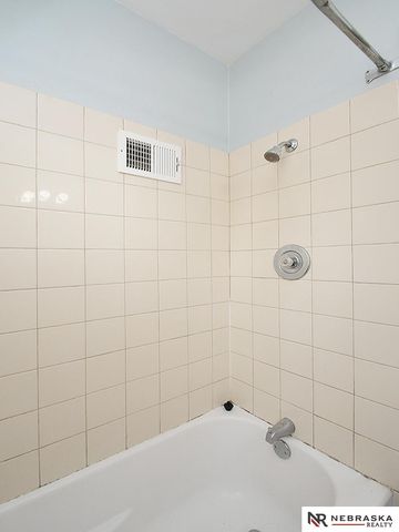 350 S 38 Street, Lincoln, NE 68510