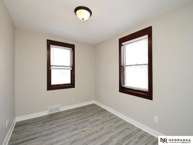 350 S 38 Street, Lincoln, NE 68510