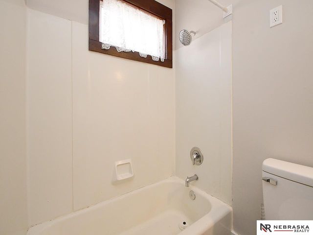 350 S 38 Street, Lincoln, NE 68510