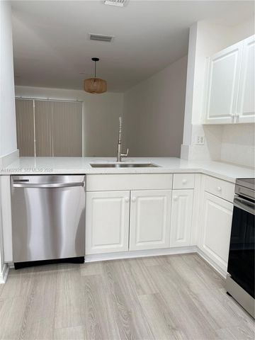 752 NW 208th Ter, Pembroke Pines, FL 33029