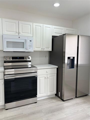 752 NW 208th Ter, Pembroke Pines, FL 33029