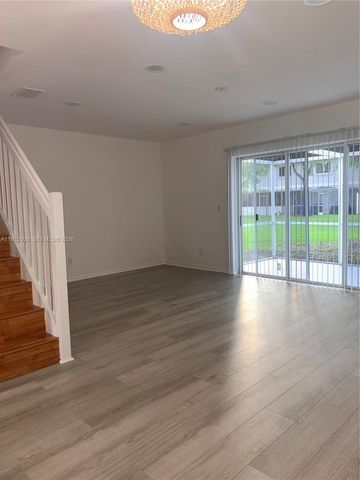 752 NW 208th Ter, Pembroke Pines, FL 33029