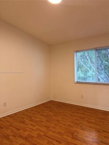 752 NW 208th Ter, Pembroke Pines, FL 33029