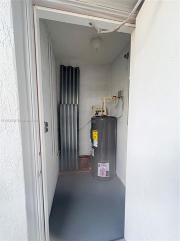 752 NW 208th Ter, Pembroke Pines, FL 33029