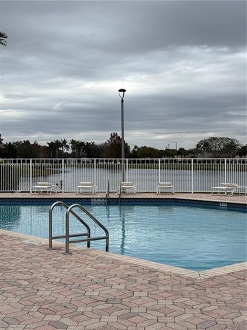 752 NW 208th Ter, Pembroke Pines, FL 33029