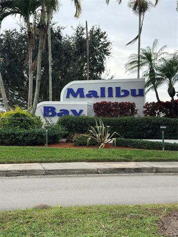 752 NW 208th Ter, Pembroke Pines, FL 33029