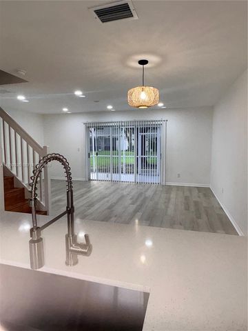 752 NW 208th Ter, Pembroke Pines, FL 33029