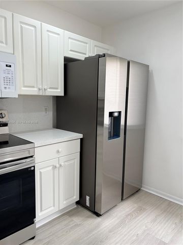 752 NW 208th Ter, Pembroke Pines, FL 33029