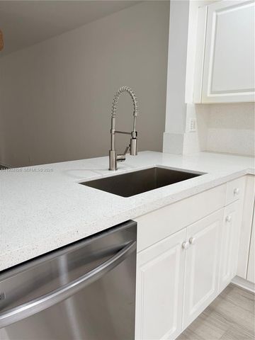 752 NW 208th Ter, Pembroke Pines, FL 33029