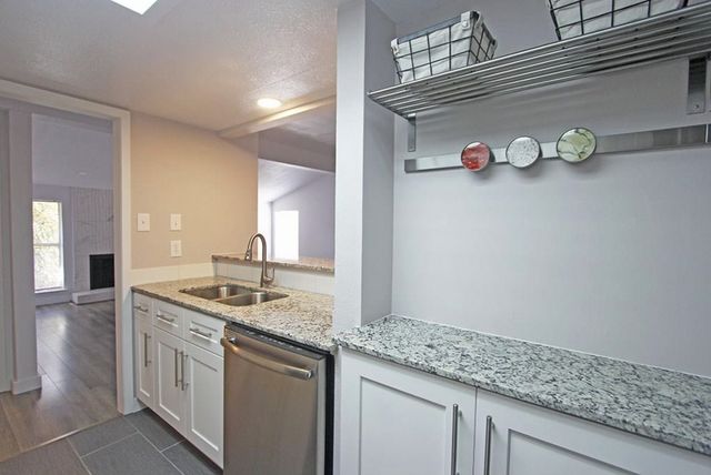 12816 Midway Road 2049, Dallas, TX 75244