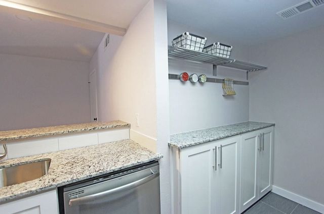 12816 Midway Road 2049, Dallas, TX 75244