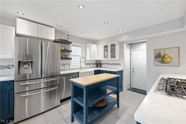 19017 Colahan Drive, Rocky River, OH 44116