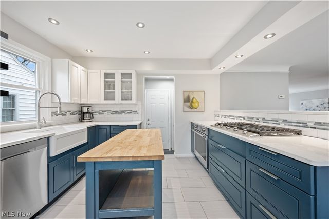 19017 Colahan Drive, Rocky River, OH 44116