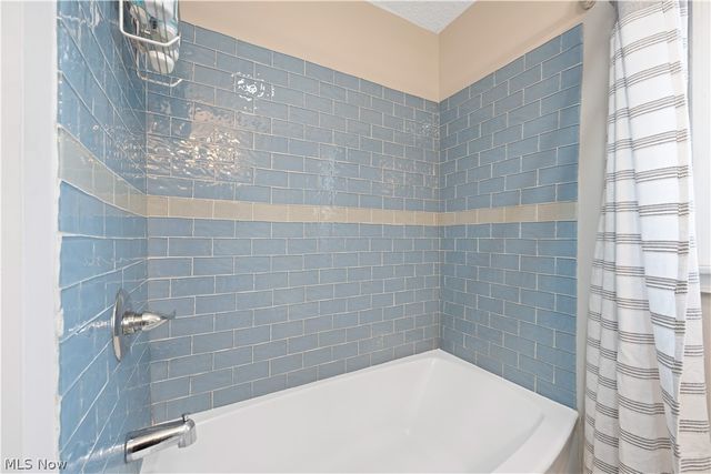 19017 Colahan Drive, Rocky River, OH 44116