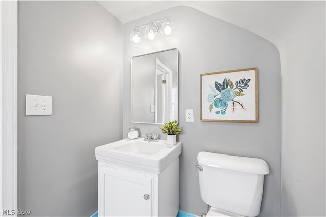 19017 Colahan Drive, Rocky River, OH 44116