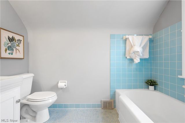 19017 Colahan Drive, Rocky River, OH 44116