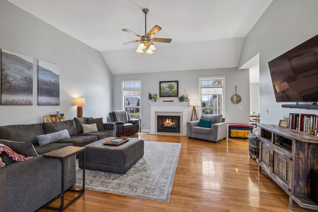 1062 Kacie Dr, Pleasant View, TN 37146