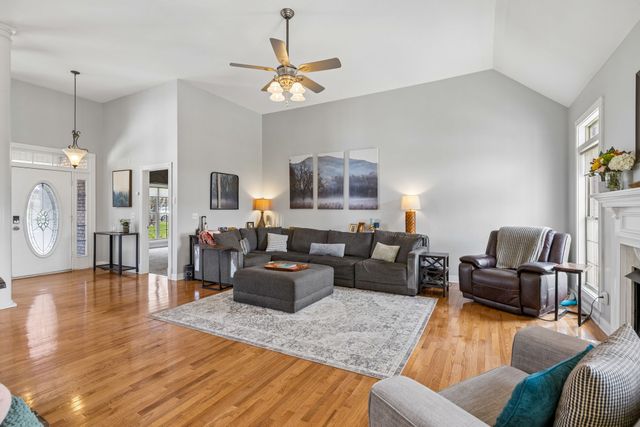 1062 Kacie Dr, Pleasant View, TN 37146