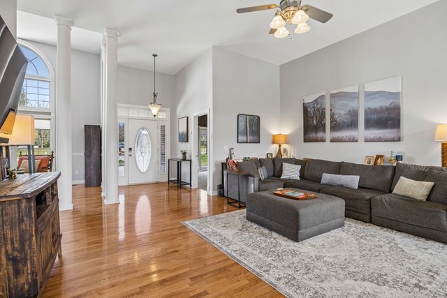 1062 Kacie Dr, Pleasant View, TN 37146