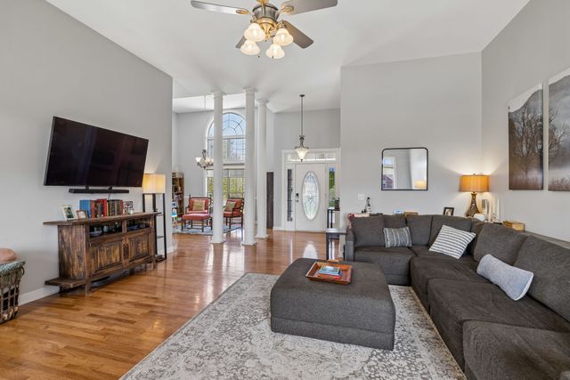 1062 Kacie Dr, Pleasant View, TN 37146