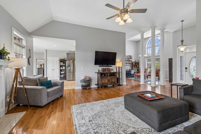 1062 Kacie Dr, Pleasant View, TN 37146