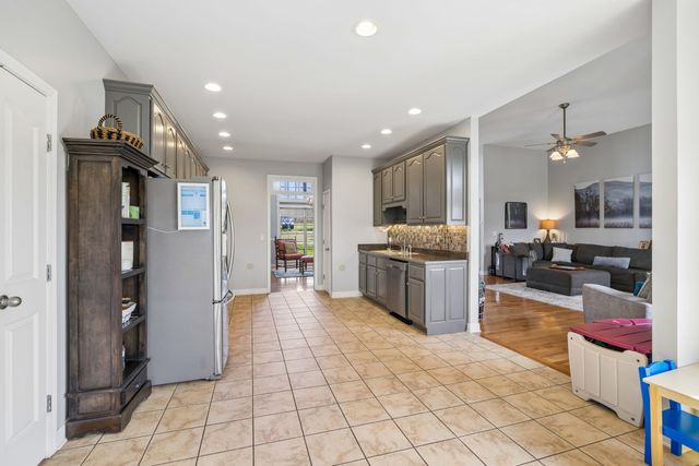 1062 Kacie Dr, Pleasant View, TN 37146