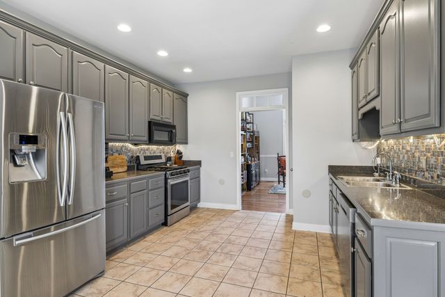 1062 Kacie Dr, Pleasant View, TN 37146