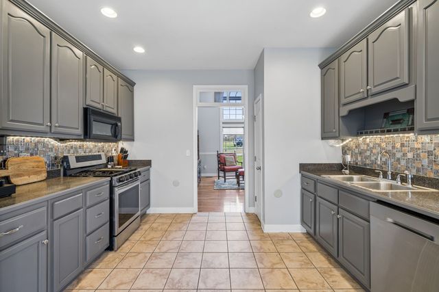 1062 Kacie Dr, Pleasant View, TN 37146