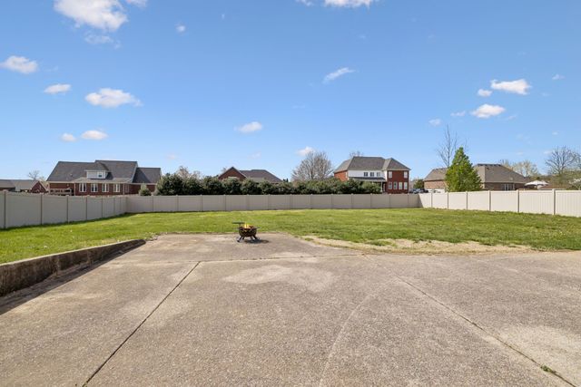 1062 Kacie Dr, Pleasant View, TN 37146