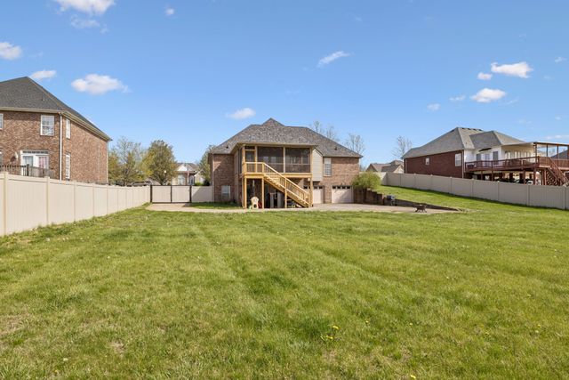 1062 Kacie Dr, Pleasant View, TN 37146