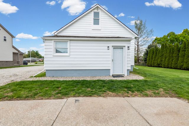 18905 VOILAND Street, Roseville, MI 48066