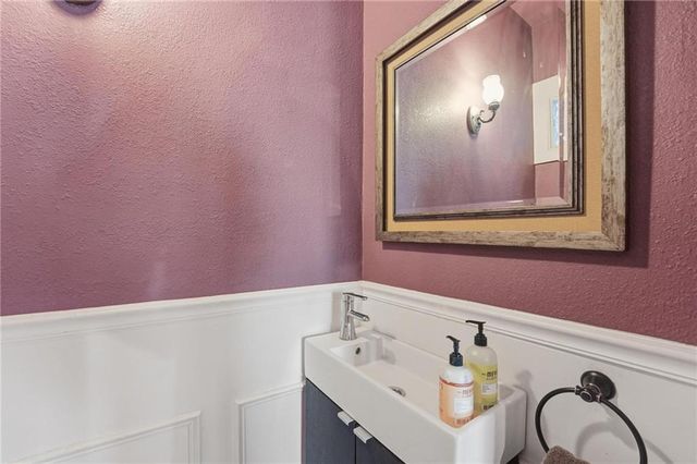 5532 Rockhill Road, Kansas City, MO 64110