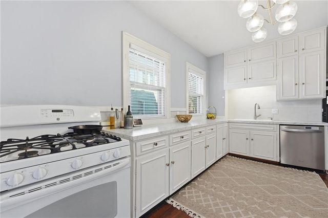 5532 Rockhill Road, Kansas City, MO 64110