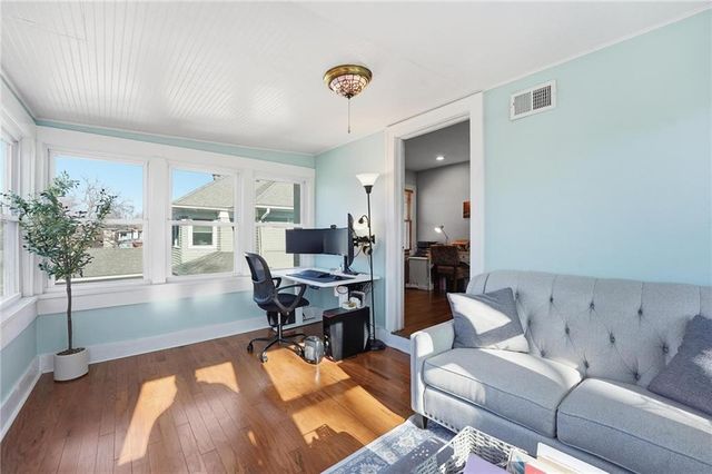 5532 Rockhill Road, Kansas City, MO 64110