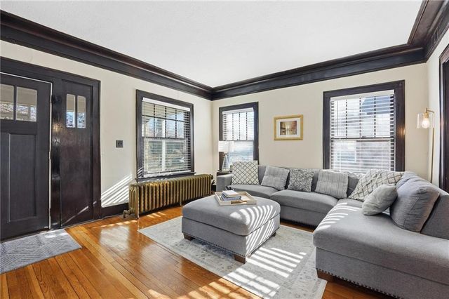 5532 Rockhill Road, Kansas City, MO 64110