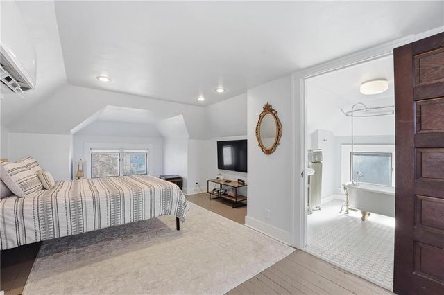 5532 Rockhill Road, Kansas City, MO 64110