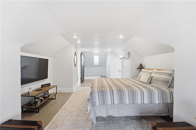 5532 Rockhill Road, Kansas City, MO 64110