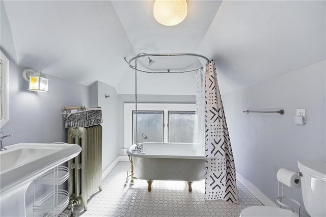 5532 Rockhill Road, Kansas City, MO 64110