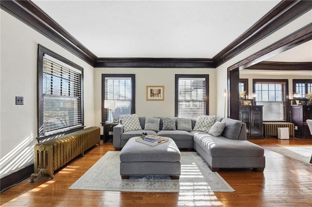 5532 Rockhill Road, Kansas City, MO 64110