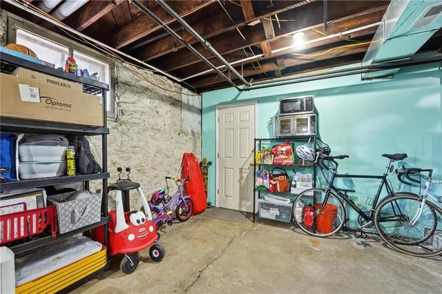 5532 Rockhill Road, Kansas City, MO 64110