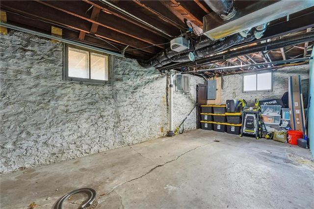 5532 Rockhill Road, Kansas City, MO 64110