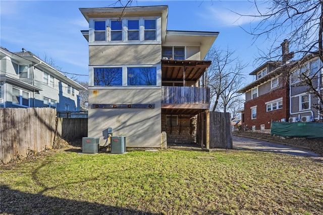 5532 Rockhill Road, Kansas City, MO 64110