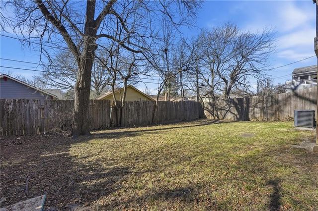 5532 Rockhill Road, Kansas City, MO 64110