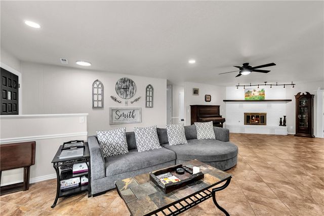 9268 Amy Drive, Springdale, AR 72762