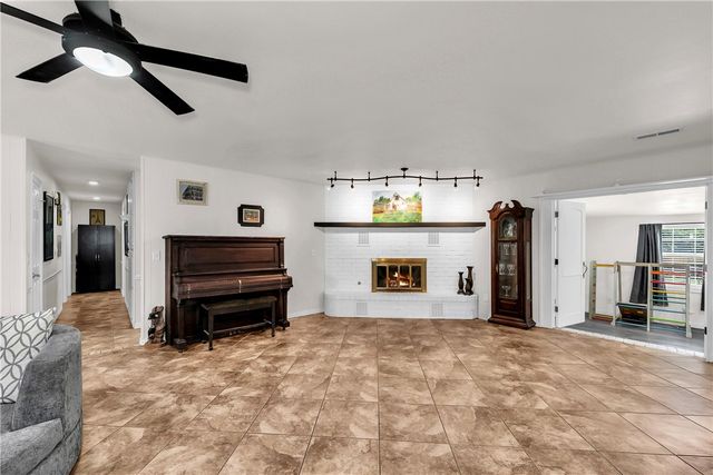 9268 Amy Drive, Springdale, AR 72762